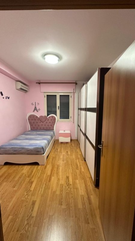 Durres, jepet me qera apartament 3+1+Ballkon Kati 6, 118 m² 800 €