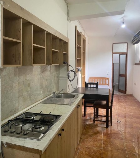 Tirane, jepet me qera garsonier Kati 1, 28 m² 150 € 