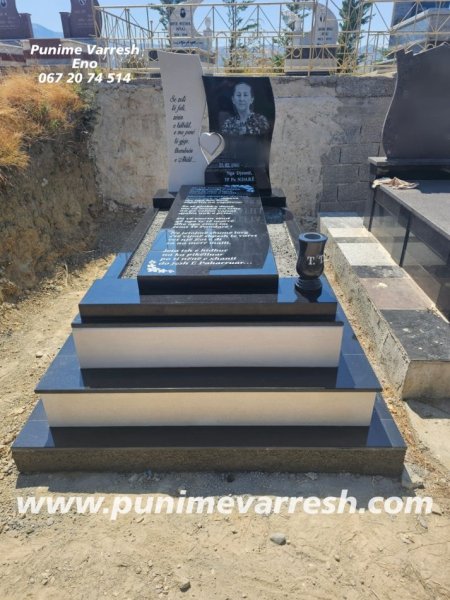 Tirane, ofroj Punime Varresh Me Pikture ( Portret ) Te gdhendur Ne Granit