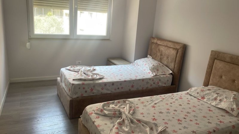 Tirane, jepet me qera apartament 2+1