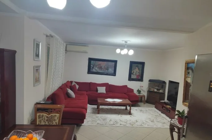 Tirane, shitet apartament 3+1+Aneks+Ballkon Kati 4, 124 m² 215.000 € (rruga e kavajes)