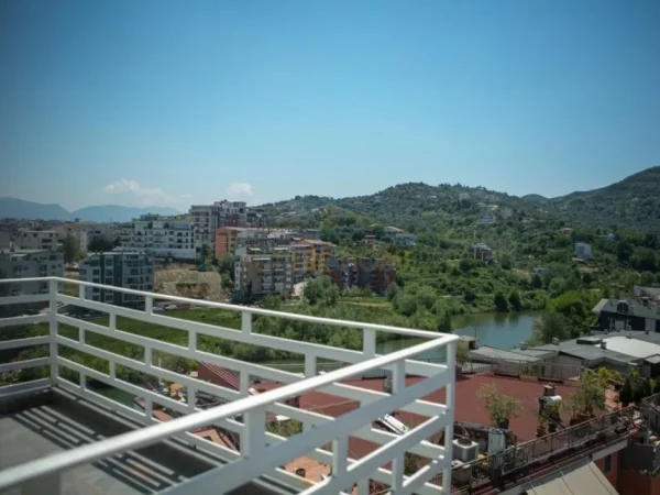 Tirane, shitet apartament+verande | Penthouse 3+1 Kati 5, 325 m² 600.000 € (Liqeni i thate)