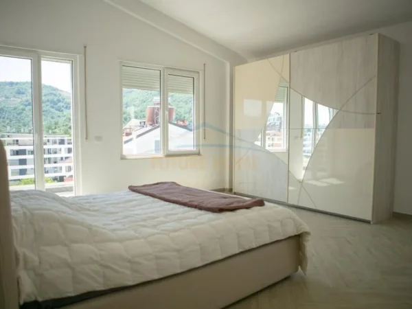 Tirane, shitet apartament+verande | Penthouse 3+1 Kati 5, 325 m² 600.000 € (Liqeni i thate)