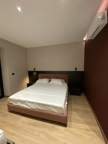 Tirane, Apartament 1+1+Ballkon Kati 1, 700 € (Myslym Shyri)