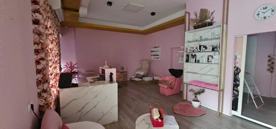 Tirane, jepet me qera ambjent biznesi Kati 0, 70 m² 1.000 € (Rruga Sulejman Delvina)