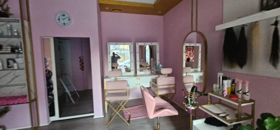 Tirane, jepet me qera ambjent biznesi Kati 0, 70 m² 1.000 € (Rruga Sulejman Delvina)