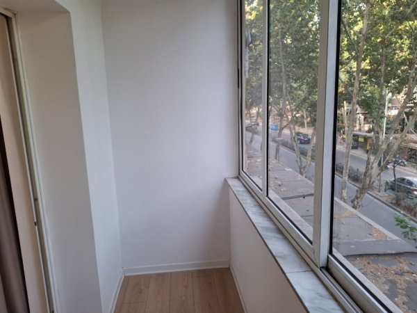 Tirane, jepet me qera apartament 1+1+Ballkon Kati 3, 59 m² 55.000 lek (Ferit Xhajko)