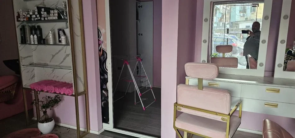 Tirane, jepet me qera ambjent biznesi Kati 0, 70 m² 1.000 € (Rruga Sulejman Delvina)