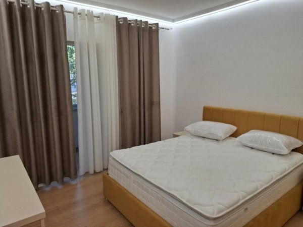 Tirane, jepet me qera apartament 1+1+Ballkon Kati 3, 59 m² 55.000 lek (Ferit Xhajko)