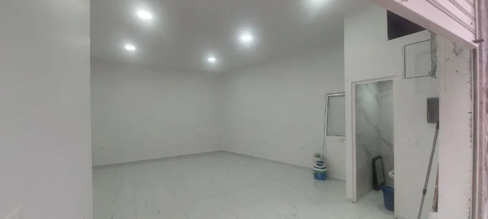 Tirane, jepet me qera ambjent biznesi Kati 1, 40 m² 500 € 