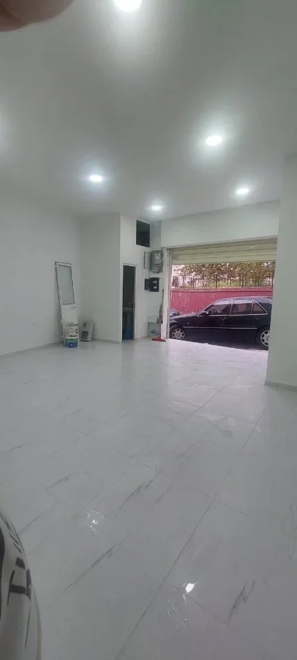 Tirane, jepet me qera ambjent biznesi Kati 1, 40 m² 500 € 