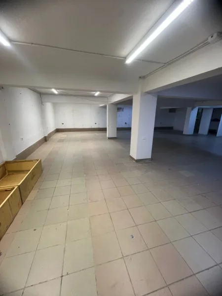 Tirane, jepet me qera ambjent biznesi Kati -1, 270 m² 1.500 € (Abdyl Frasheri)