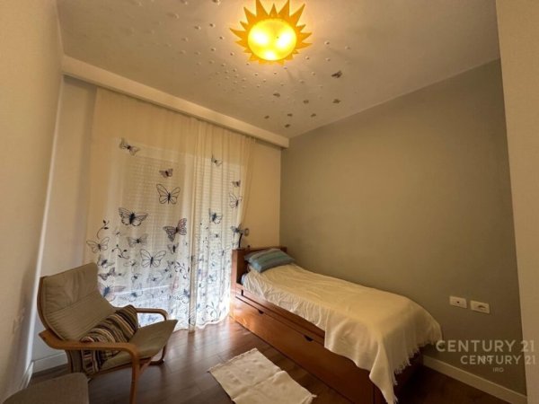 Tirane, jepet me qera apartament 3+1 Kati 2, 124 m² 1.000 € (Rezidenca Kodra e Diellit 1)
