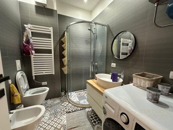 Tirane, jepet me qera apartament 3+1 Kati 2, 124 m² 1.000 € (Rezidenca Kodra e Diellit 1)