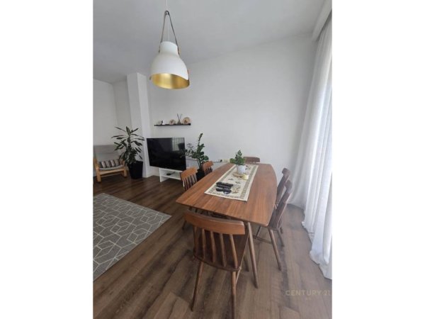 Tirane, jepet me qera apartament 3+1 Kati 2, 124 m² 1.000 € (Rezidenca Kodra e Diellit 1)