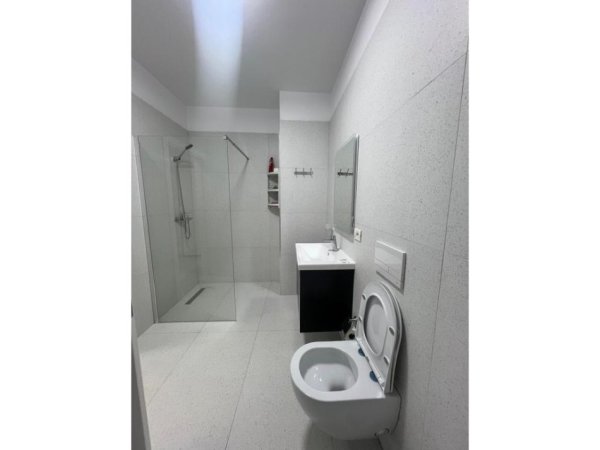 Tirane, jepet me qera apartament 2+1+Aneks+Ballkon Kati 1, 120 m² 750 € (Tregu Elektrik)