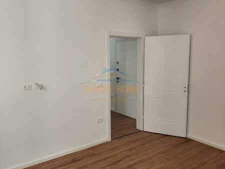 Tirane, shitet apartament 1+1+Ballkon Kati 4, 51 m² 95.000 € (Porcelan)