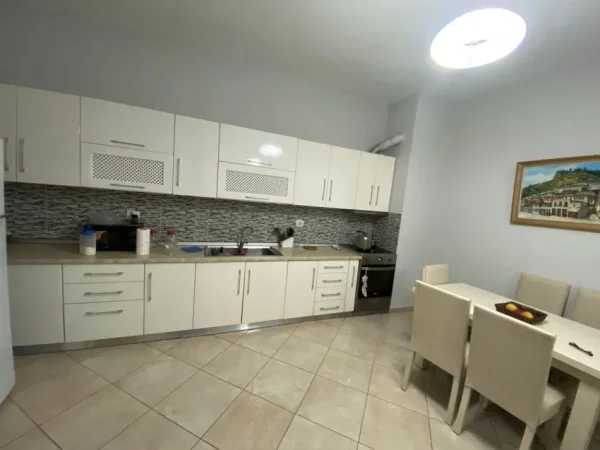 Tirane, shitet apartament 2+1 Kati 2, 115 m² 145.000 € (Pasticeri Melisa Fresk)