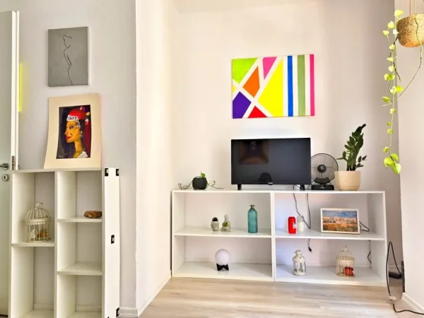 Tirane, jepet me qera apartament 1+1 Kati 2, 65 m² 600 € (Pazari Ri, Sheshi Avni Rustemi)