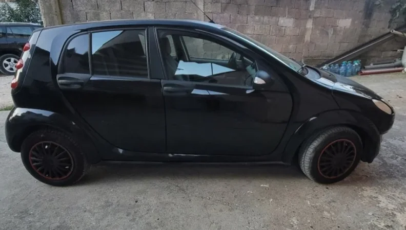 Tirane, shes makine Smart forFour Benzin, e zeze manuale Kondicioner 129.000 km 2.500 €