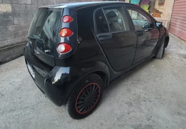 Tirane, shes makine Smart forFour Benzin, e zeze manuale Kondicioner 129.000 km 2.500 €