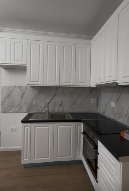 Tirane, jepet me qera apartament 1+1+Ballkon Kati 3, 55 m² 500 € (Ndre Mjeda)