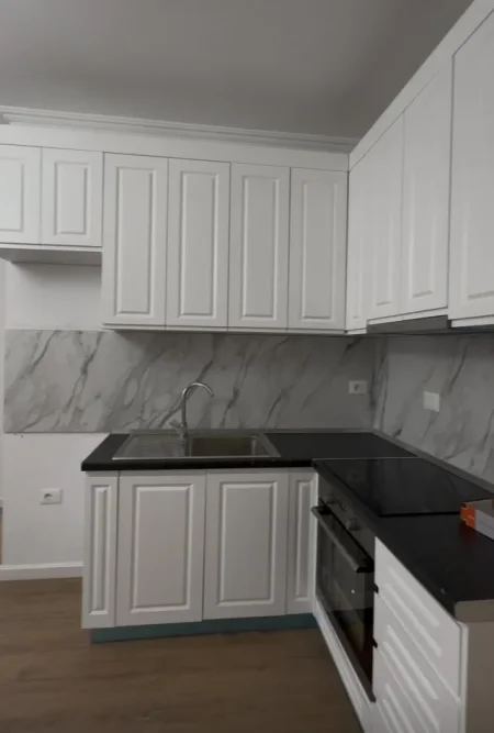 Tirane, jepet me qera apartament 1+1+Ballkon Kati 3, 55 m² 500 € (Ndre Mjeda)