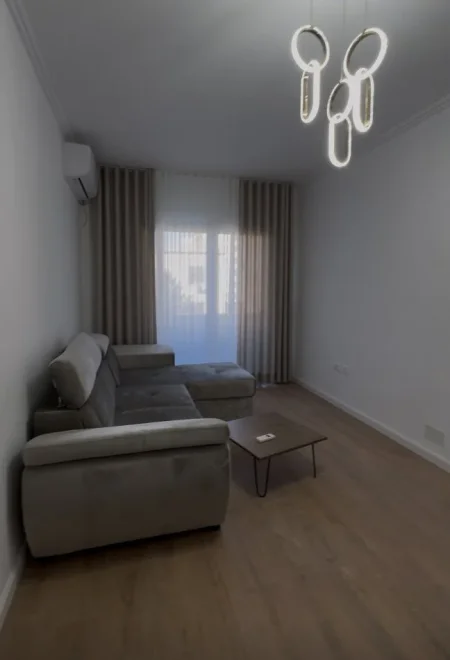 Tirane, jepet me qera apartament 1+1+Ballkon Kati 3, 55 m² 500 € (Ndre Mjeda)