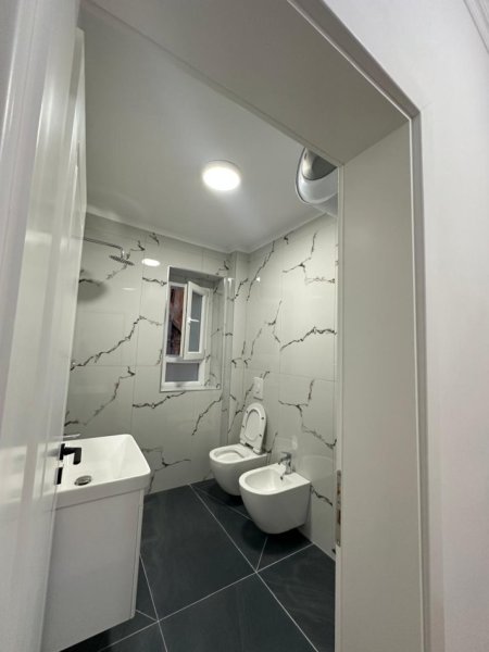 Tirane, shitet apartament 1+1 Kati 3, 55 m² 153.000 € (Rruga Hamid Shijaku)