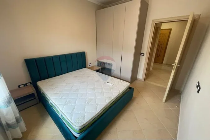 Tirane, jepet me qera apartament 2+1+Ballkon Kati 5, 101 m² 700 € (Rruga Frosina Plaku)