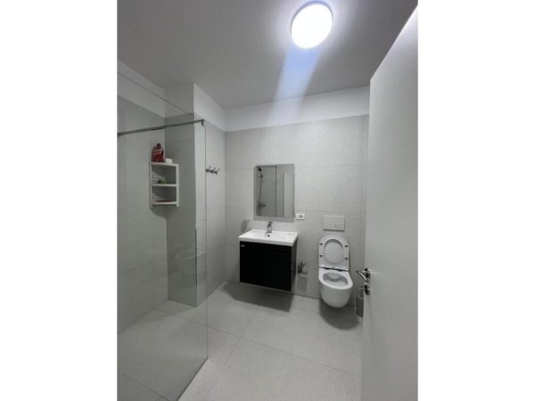 Tirane, jepet me qera apartament 2+1 Kati 1, 120 m² 750 € (Ali Demi)