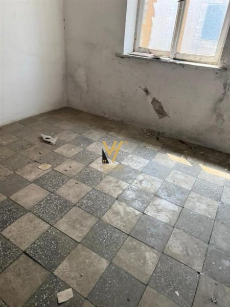 Tirane, shitet apartament 1+1+Ballkon Kati 3, 63 m² 59.500 € (KOMBINAT)