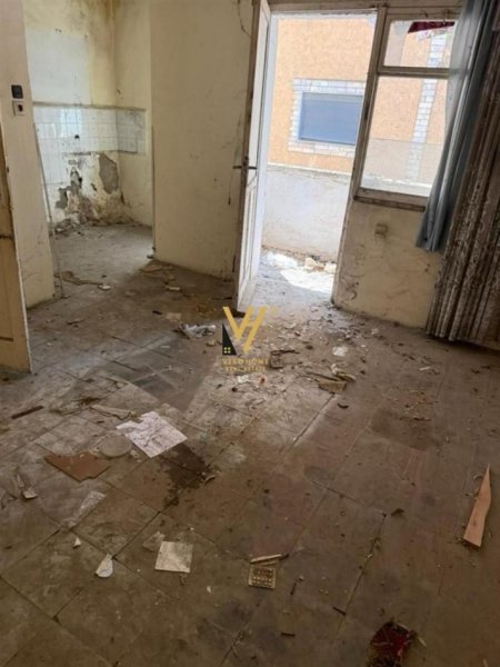 Tirane, shitet apartament 1+1+Ballkon Kati 3, 63 m² 59.500 € (KOMBINAT)