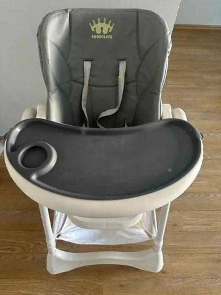 Tirane, shes shes karrige ushqimi per femije 50 €