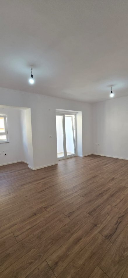 Tirane, shitet apartament 1+1 Kati 3, 153.000 € 