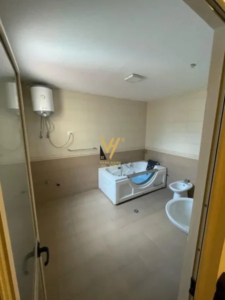 Tirane, jepet me qera zyre Kati 10, 300 m² 1.500 € NETO  (KOMUNA E PARISIT)