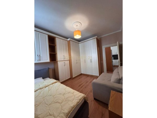 Tirane, jepet me qera apartament 2+1 Kati 5, 105 m² 700 € (Liqeni i Thate)