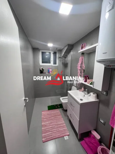 Tirane, shitet ambjent biznesi , 56 m² 250.000 € (ne Qender rruga e Bogdaneve)