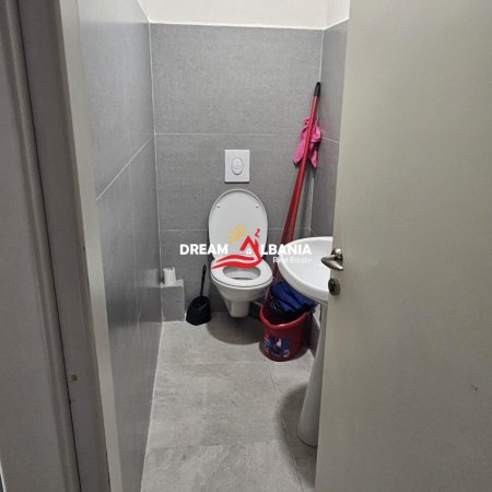 Tirane, shitet ambjent biznesi , 56 m² 250.000 € (ne Qender rruga e Bogdaneve)