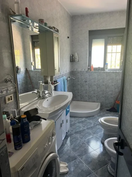 Tirane, shitet apartament 1+1+Ballkon Kati 3, 54 m² 107.000 € (Ali Demi)