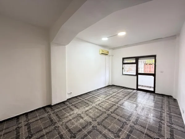 Tirane, jepet me qera zyre Kati 1, 120 m² 650 € 