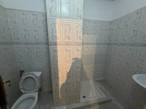 Tirane, jepet me qera zyre Kati 1, 120 m² 650 € 