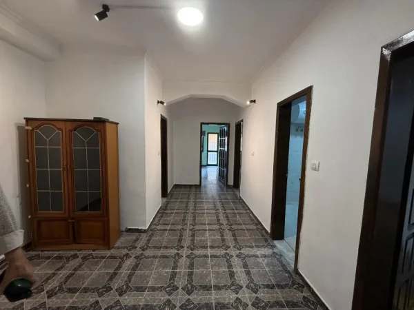 Tirane, jepet me qera zyre Kati 1, 120 m² 650 € 
