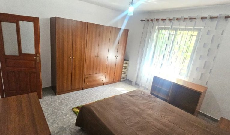 Jepet  me Qira Hyrja 1+1 tek Ish Parku i Autobuzeve ne Rrugen e Kavajes  Kati 1, 60 m² 500 €uro