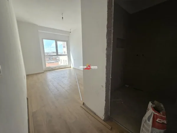 Tirane, shitet apartament 1+1 Kati 5, 118 m² 192.000 € (Kompleksi Aura)