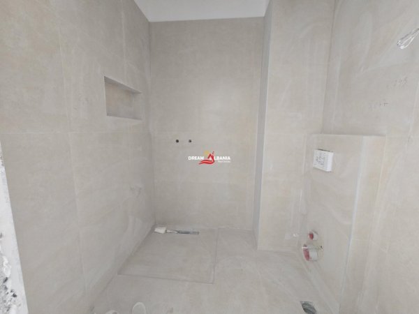 Tirane, shitet apartament 1+1 Kati 5, 118 m² 192.000 € (Kompleksi Aura)
