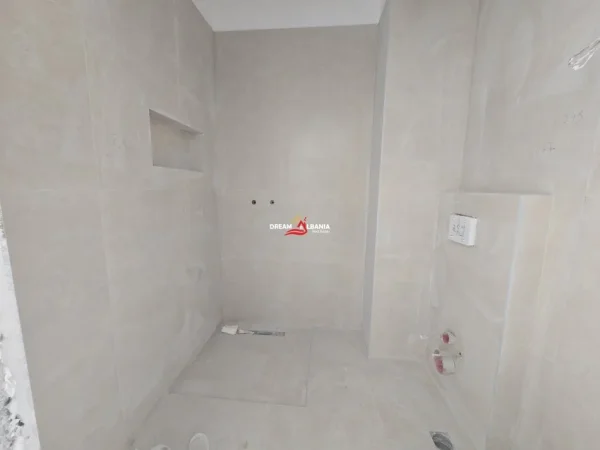 Tirane, shitet apartament 1+1 Kati 5, 118 m² 192.000 € (Kompleksi Aura)