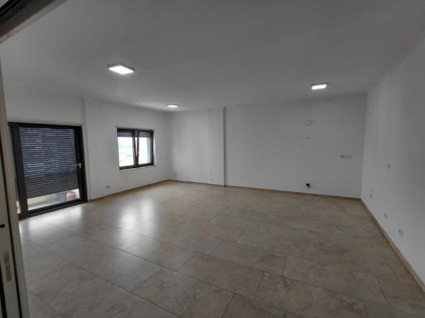Tirane, jepet me qera apartament 2+1 , 97 m² 1.200 € 