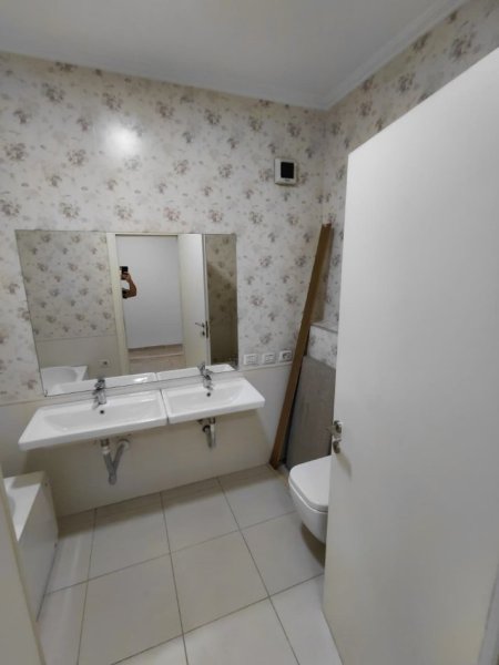 Tirane, jepet me qera apartament 2+1 , 97 m² 1.200 € 