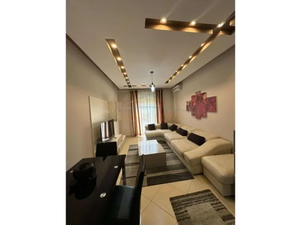 Tirane, jepet me qera apartament 1+1 Kati 2, 71 m² 600 € (Liqeni i Thate)